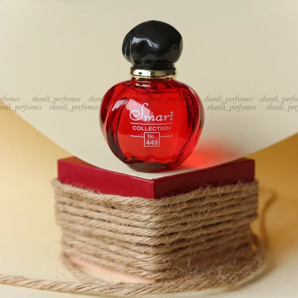 بطری 25 میل عطر زنانه دیور هیپنوتیک پویزن | Dior Hypnotic Poison اسمارت کد 449 با طراحی شیک و لوکس در پس‌زمینه‌ای مینیمال.