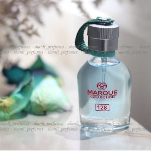 بطری 25 میل عطر مردانه هوگو بوس هوگو من | Hugo Boss Hugo Man مارکو کالکشن کد 128 با طراحی خاص و مینیمال در پس‌زمینه‌ای مینیمال.