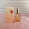 بطری 50 میل عطر ایوروشه اویدنس | Yves Rocher Comme une Evidence شرکت فرگرانس با طراحی شیک در پس‌زمینه‌ای مینیمال
