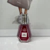 بطری ۵۰ میل عطر تام فورد لاست چری فرگرانس | TOM FORD Lost Cherry شرکت فرگرانس با طراحی قرمز براق و جمع‌وجور در پس‌زمینه‌ای روشن
