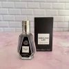 بطری 50 میل عطر تام فورد فاکینگ فابولوس | Tom Ford Fucking Fabulous شرکت فرگرانس با طراحی مشکی مات و لوکس در پس‌زمینه‌ای مینیمال.