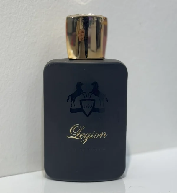 عطر ادکلن مارلی اوجان | Parfums de Marly Oajan با رایحه گرم دارچین، عسل و وانیل | مناسب شب‌های سرد و مهمانی‌های رسمی | ماندگاری و پراکنندگی عالی