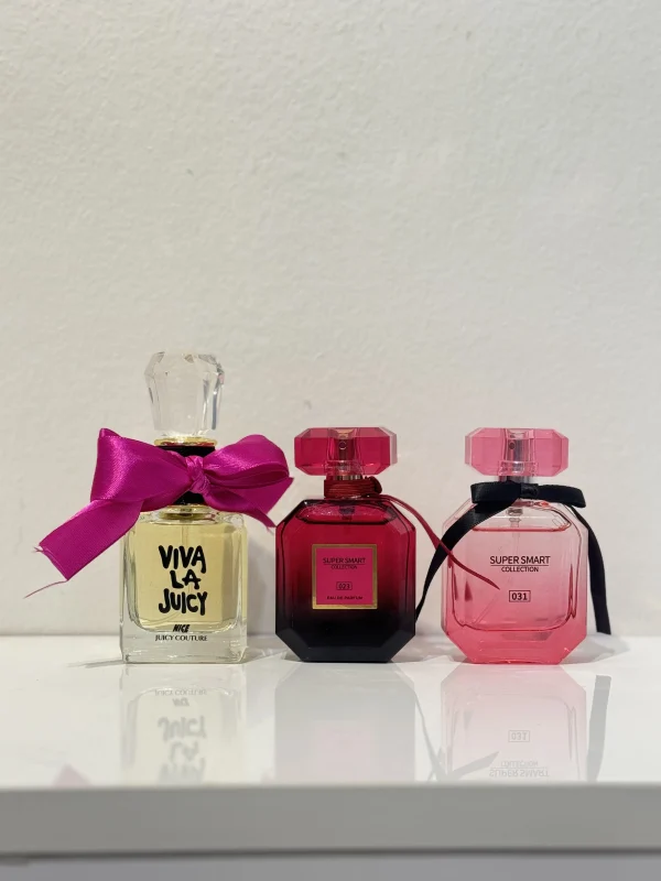 پک عطرهای وانیل استوایی میوه‌ای شامل سه عطر Viva La Juicy، Super Smart 032 و 031 با رایحه‌های وانیل، نارگیل و توت‌فرنگی، مناسب برای هدیه و استفاده روزمره.