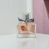 بطری ۲۵ میل عطر میس دیور | Miss Dior اسمارت با کد ۱۹۶، کوچک و صورتی براق در پس‌زمینه‌ای روشن.