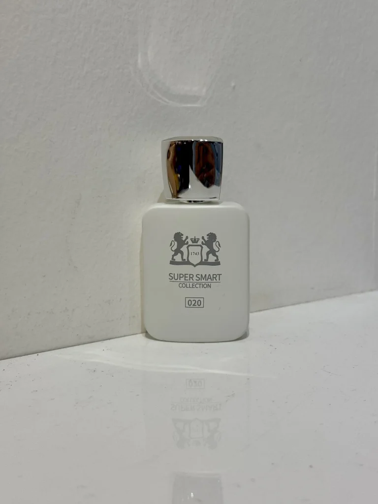 بطری 25 میل عطر یونیسکس مارلی گالووی | Parfums de Marly Galloway سوپر اسمارت با طراحی شیک و سفیدرنگ در پس‌زمینه‌ای مینیمال.