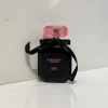 بطری 25 میل عطر زنانه ویکتوریا سکرت بامبشل نیویورک سوپر اسمارت با طراحی مینیمال و قابل‌حمل در پس‌زمینه‌ای مینیمال.