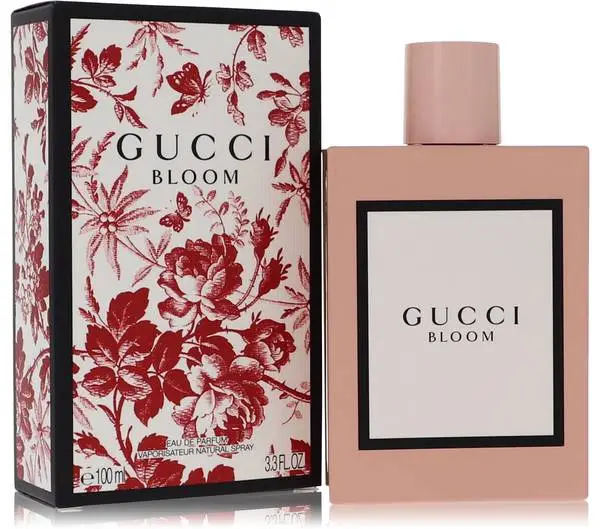 راهنمای انتخاب عطرهای با کیفیت بالا: ۹ عطر زنانه و مردانه باکیفیت 2 عطر گوچی بلوم در کنار جعبه
